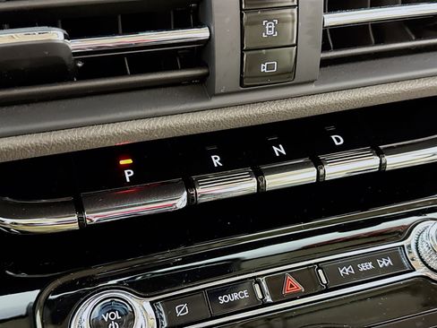 Used 2022 Lincoln Corsair AWD w/ Equipment Group 101A image 19