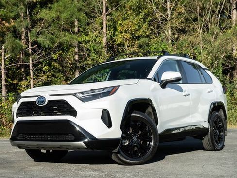 Used 2024 Toyota RAV4 SE image 7