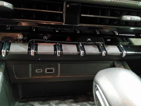 Used 2024 Chevrolet Colorado LT w/ LT Convenience Package III image 30