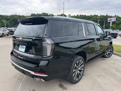 New 2026 Chevrolet Suburban High Country RWD image 11