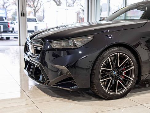 Used 2025 BMW M5 w/ Carbon Package image 4