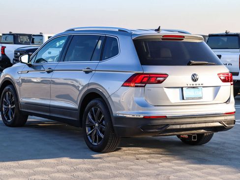 Used 2022 Volkswagen Tiguan SE w/ Panoramic Sunroof Package image 8