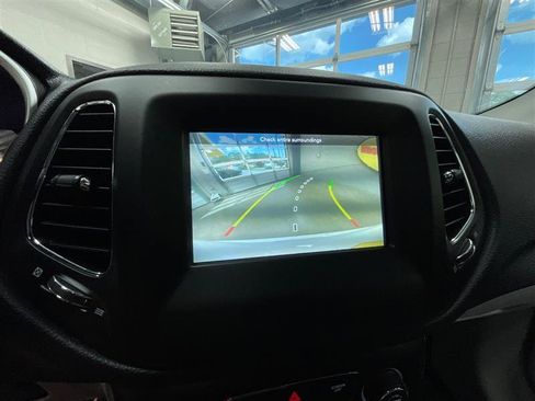 Used 2020 Jeep Compass Latitude FWD image 20