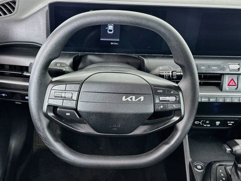 Used 2025 Kia K4 FWD image 18