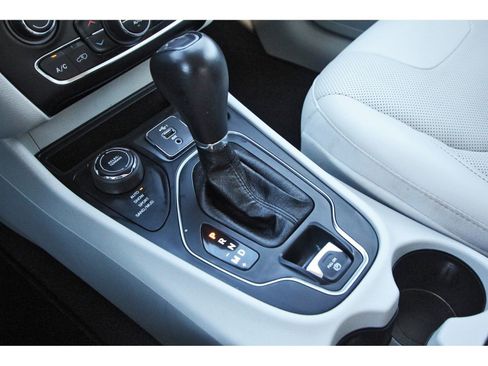 Used 2022 Jeep Cherokee Latitude Lux image 28