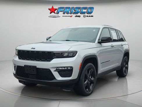 Certified 2023 Jeep Grand Cherokee Limited w/ Black Appearance Package RWD image 3