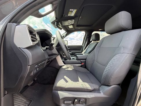 Used 2025 Toyota Sequoia SR5 AWD/4WD image 21
