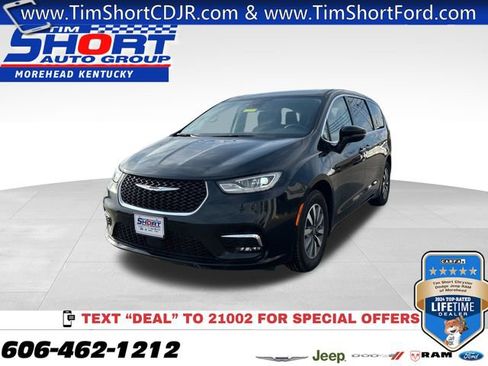 Used 2022 Chrysler Pacifica Touring-L image 1