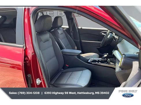 Used 2024 Chevrolet Trax LT FWD image 7