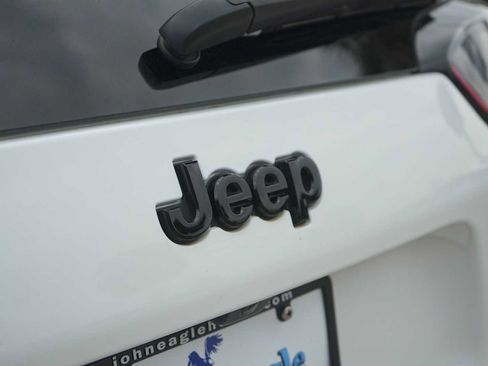 Used 2021 Jeep Cherokee Latitude Plus FWD image 8