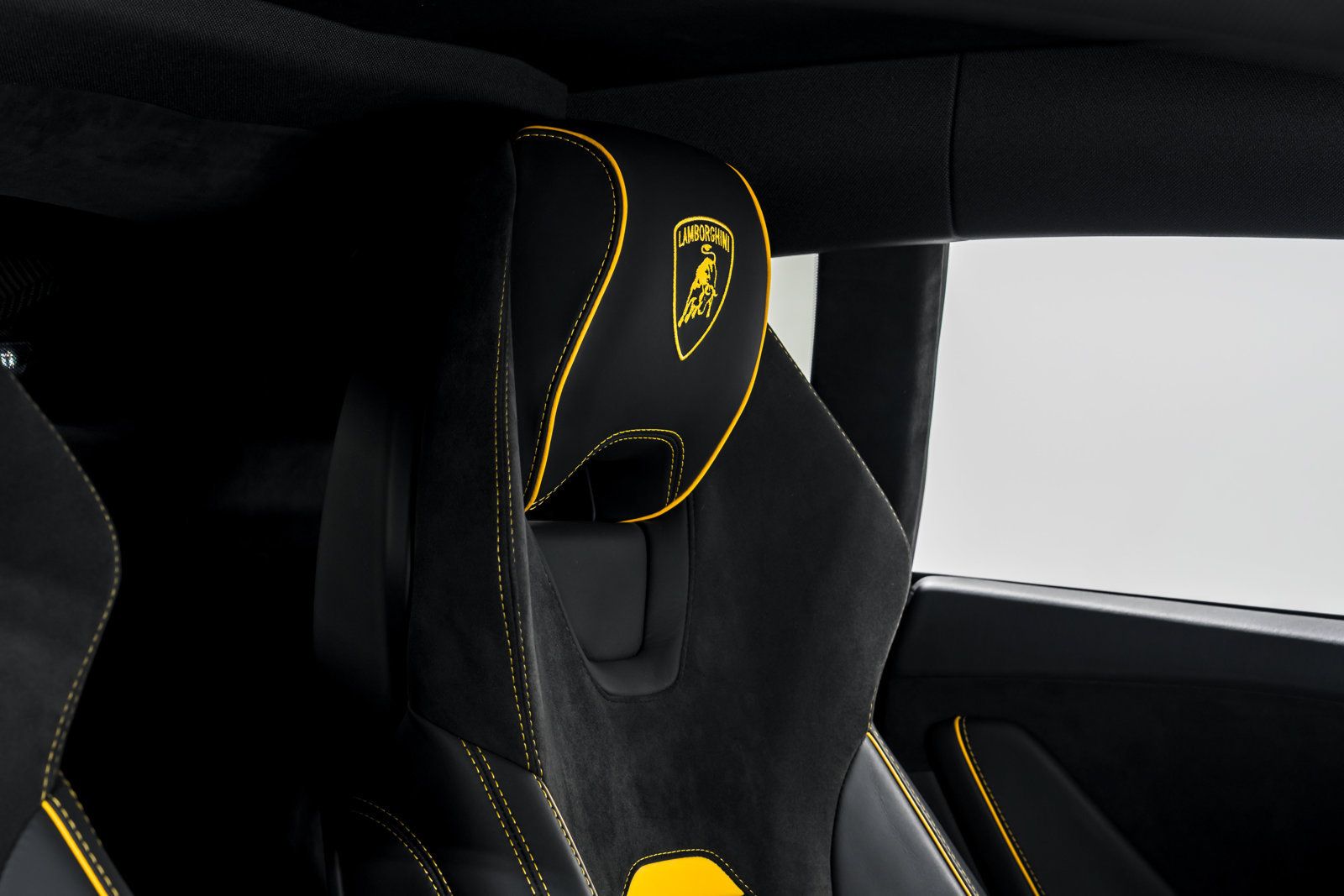 Used 2023 Lamborghini Huracan Tecnica RWD image 35