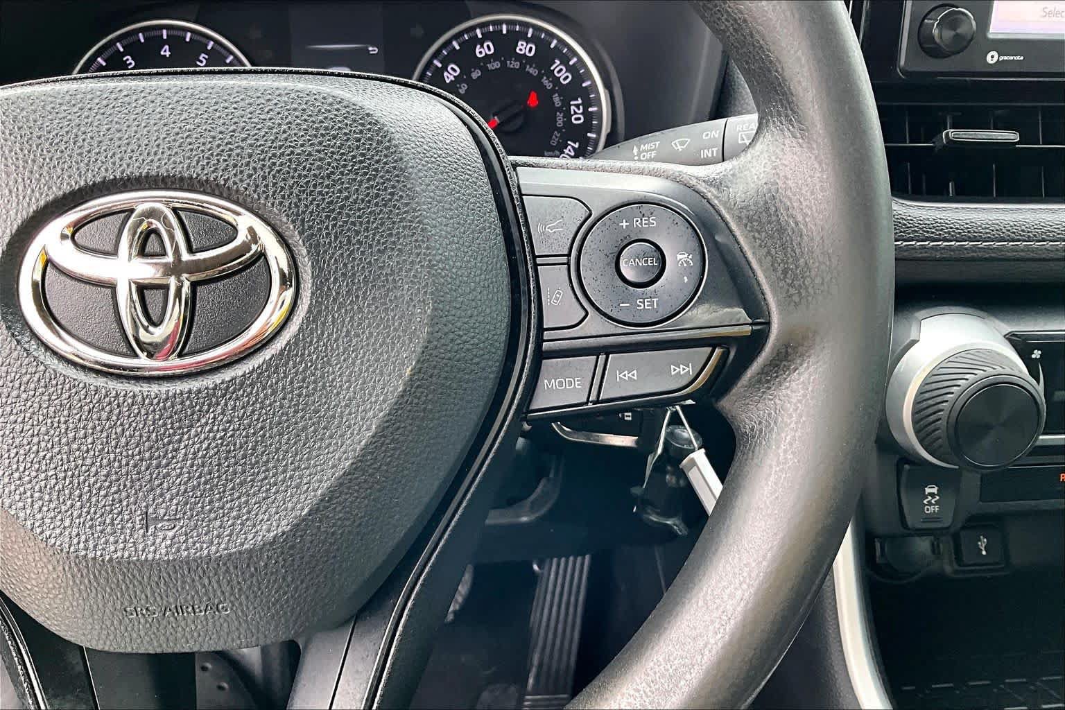 Used 2022 Toyota RAV4 LE FWD image 24