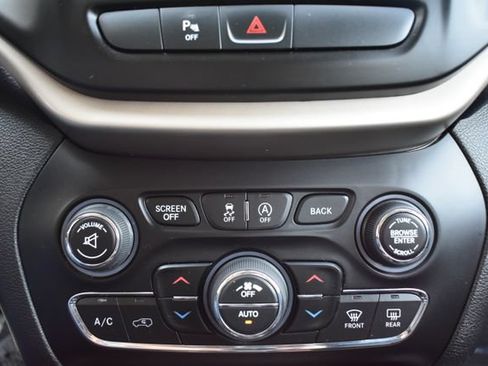 Used 2017 Jeep Cherokee Limited AWD/4WD image 31