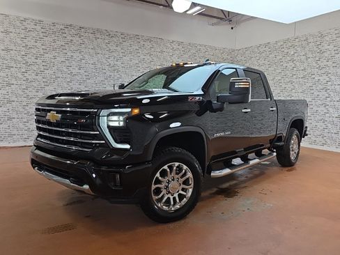 Used 2025 Chevrolet Silverado 2500 LT w/ Z71 Chrome Sport Edition image 4