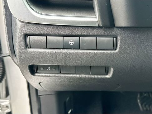 Used 2022 Nissan Rogue SV image 22