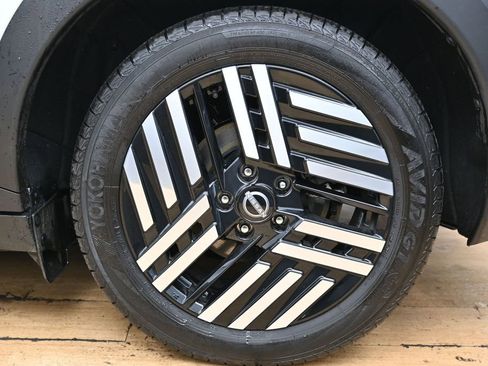 Used 2026 Nissan Leaf SV+ w/ Floor Mat Package (SV+) FWD image 10