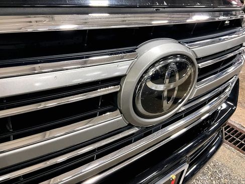 Certified 2017 Toyota Land Cruiser image 28