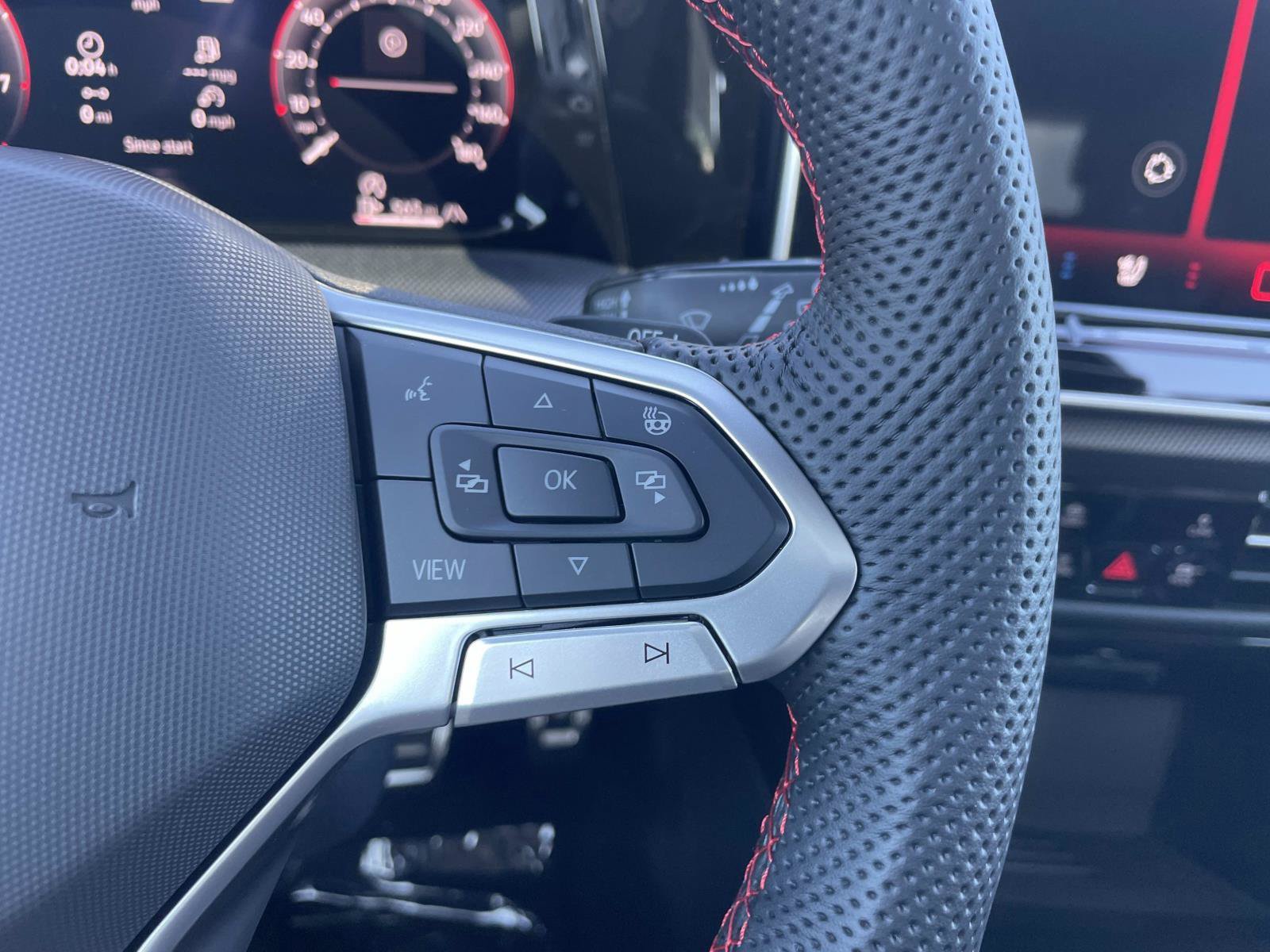 New 2026 Volkswagen GTI SE FWD image 10