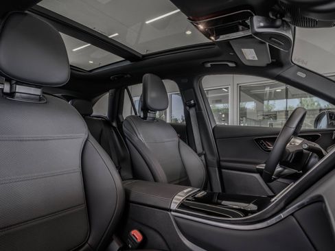 Used 2026 Mercedes-Benz GLC 300 4MATIC image 32