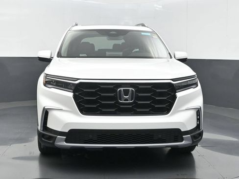 Used 2025 Honda Pilot Touring image 2