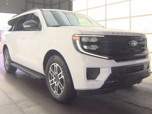 Used 2025 Ford Expedition Max Active RWD image 2