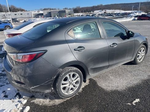 Used 2018 Toyota Yaris iA image 9