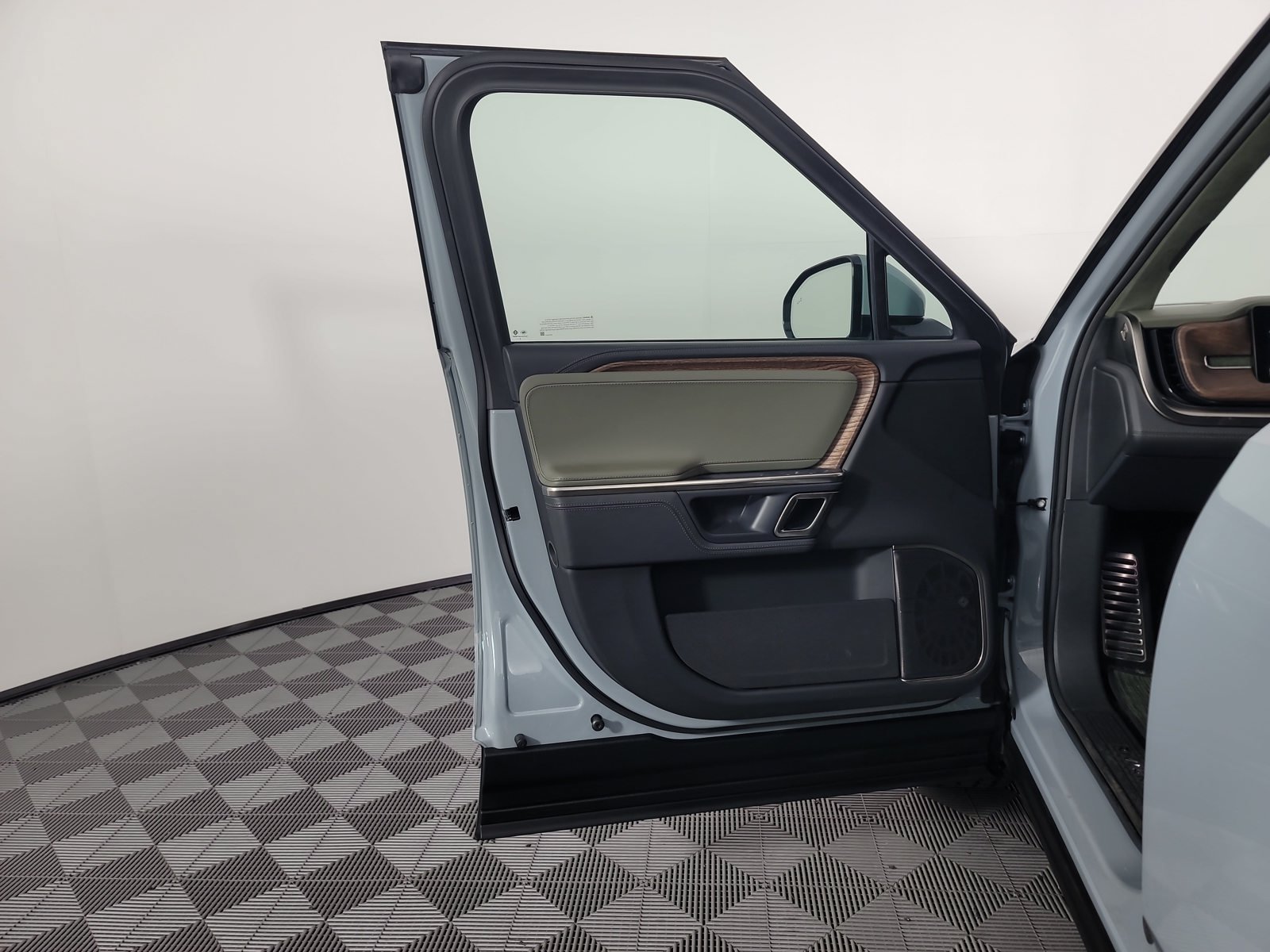 Used 2023 Rivian R1S Adventure Quad AWD/4WD image 16