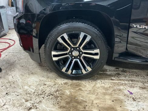 Used 2019 GMC Yukon SLT w/ Graphite Edition image 15