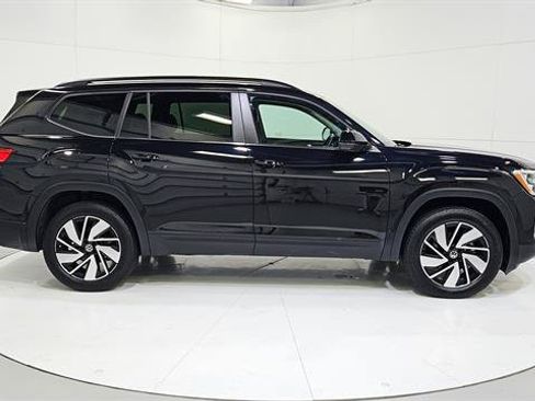Used 2025 Volkswagen Atlas SE FWD image 9