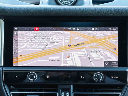 Used 2023 Porsche Macan image 16