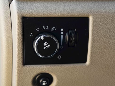 Used 2011 Jeep Grand Cherokee Overland AWD/4WD image 37