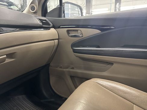 Used 2016 Honda Pilot Touring image 22