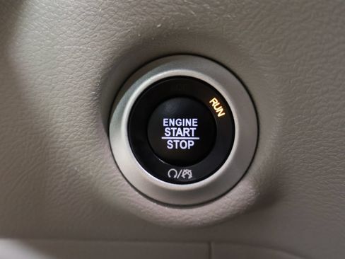 Used 2024 Chrysler Pacifica Touring-L FWD image 41