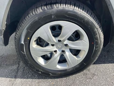 Used 2020 Toyota RAV4 LE FWD image 14