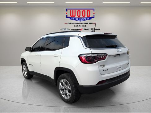 Used 2025 Jeep Compass Latitude AWD/4WD image 4