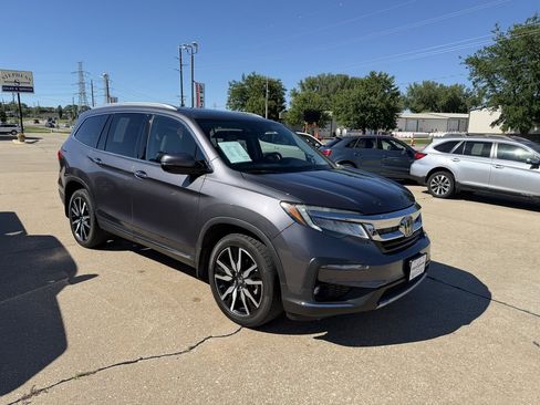 Used 2019 Honda Pilot Touring image 3