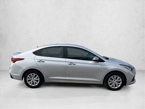 Used 2022 Hyundai Accent SE image 4
