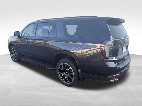 Used 2025 Chevrolet Suburban RST w/ Comfort Package AWD/4WD image 3