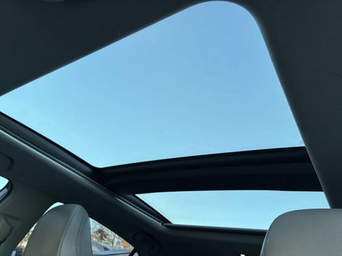 Used 2019 Toyota Camry XSE image 18