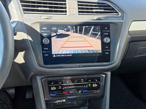 Certified 2023 Volkswagen Tiguan SE w/ Panoramic Sunroof Package AWD/4WD image 19