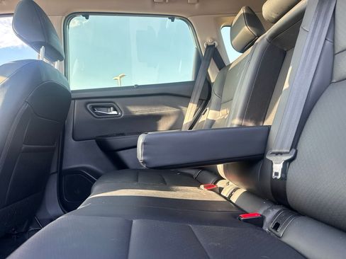 Used 2024 Nissan Rogue SV w/ SV Premium Package FWD image 33