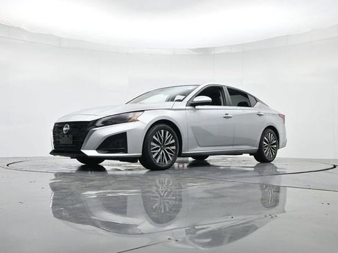 Used 2023 Nissan Altima 2.5 SV image 35
