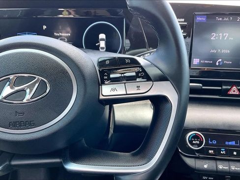 Used 2022 Hyundai Elantra SEL w/ Convenience + Premium Package FWD image 11