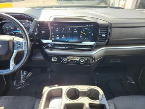 Used 2022 Chevrolet Silverado 1500 LT AWD/4WD image 12