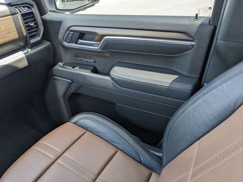 Used 2025 Chevrolet Silverado 1500 High Country w/ High Country Premium Package AWD/4WD image 14