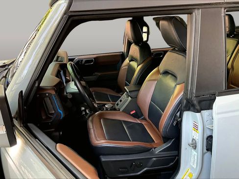 Used 2022 Ford Bronco Outer Banks w/ Sasquatch Package AWD/4WD image 12