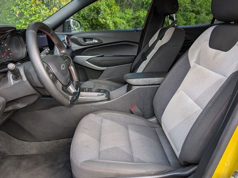 Used 2024 Chevrolet Trax RS w/ Driver Confidence Package FWD image 14