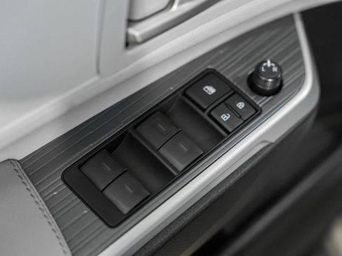 New 2026 Toyota Sienna XLE FWD image 38