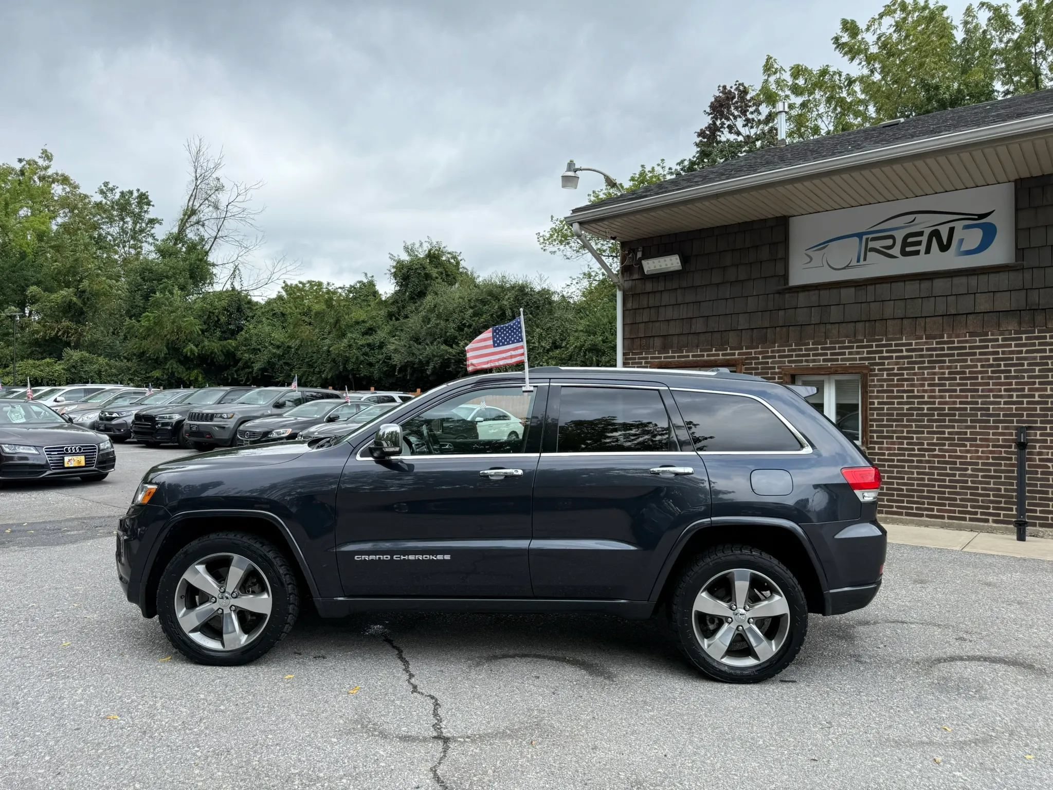 Used 2014 Jeep Grand Cherokee Overland AWD/4WD image 7