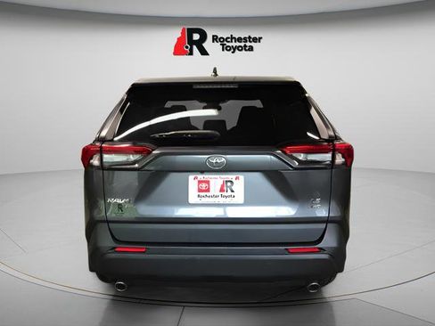 Used 2022 Toyota RAV4 LE AWD/4WD image 5